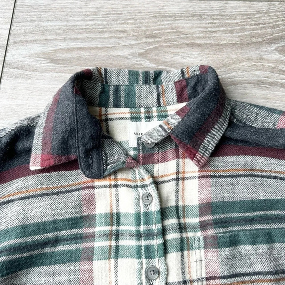 American Eagle Cropped Button Up  Flannel - Picture 6 of 13
